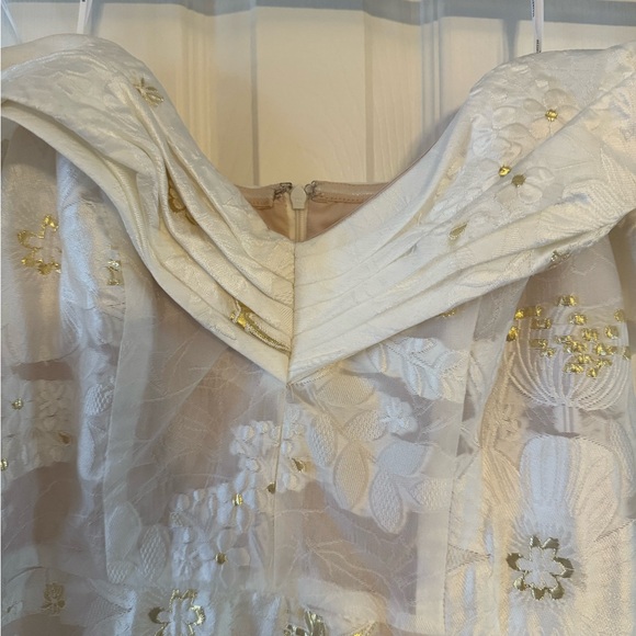 Elliatt Octavia Midi Dress in Ivory & Gold - Picture 4 of 7